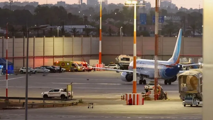迪拜航空FZ1073副駕駛刺傷機長試圖墜機 乘客制服兇手客機急降沙特塔布克的封面圖片