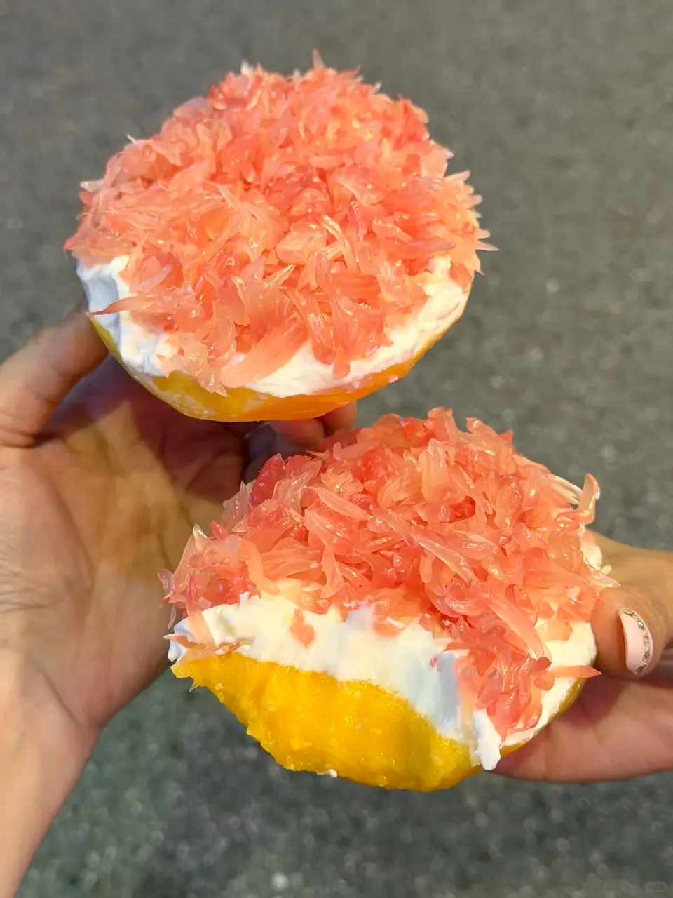 剛追完奶皮子冰糖葫蘆的熱潮，網友們的「吃貨雷达」又鎖定了新目標——最近橫掃社交平台的「固體版楊枝甘露」！（來源：小紅書網友）