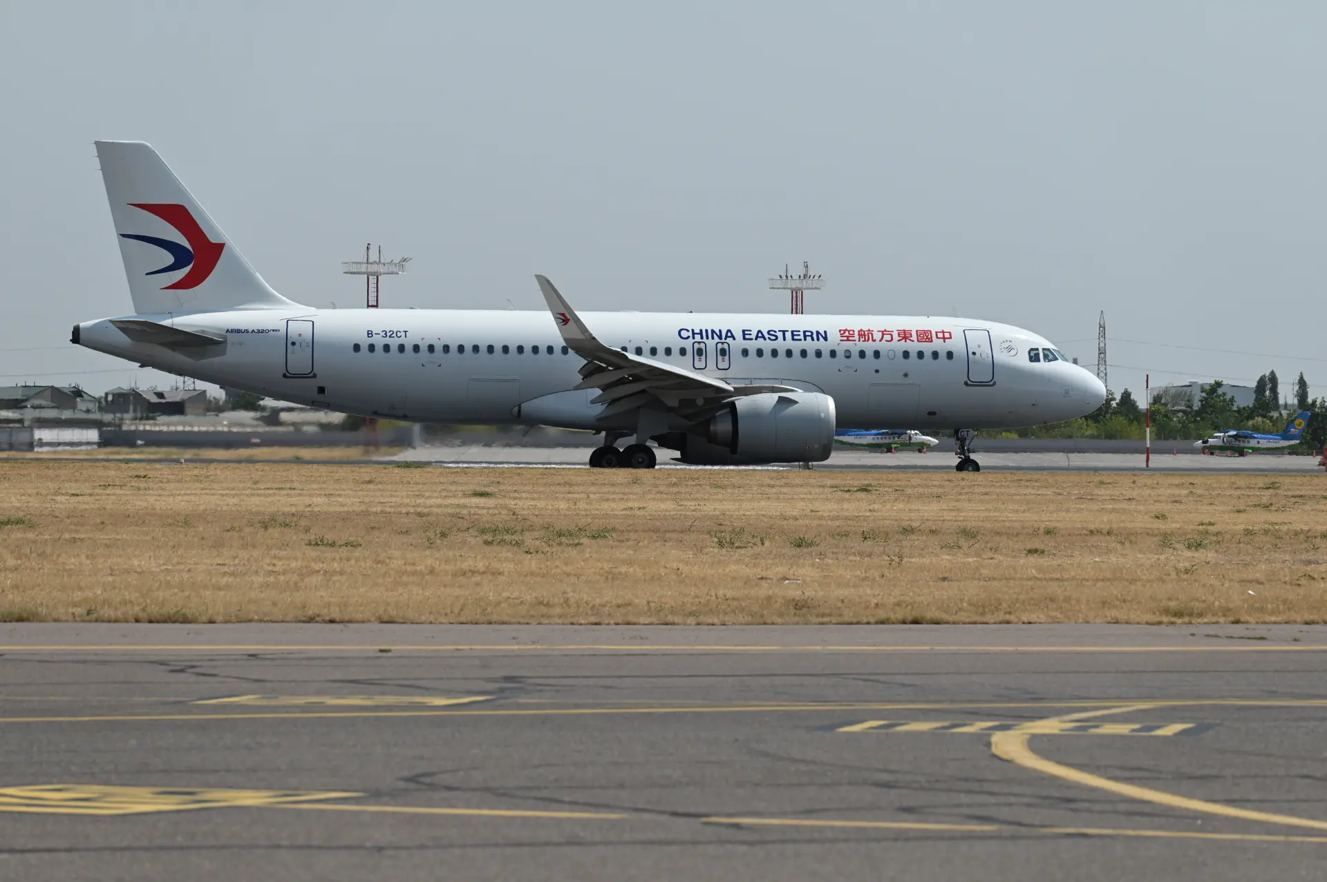 對日本食品、海產、工業原料採取「行政延宕」。降低團客赴日比例，特別是對北海道、九州的觀光衝擊最大。(圖：新華社)