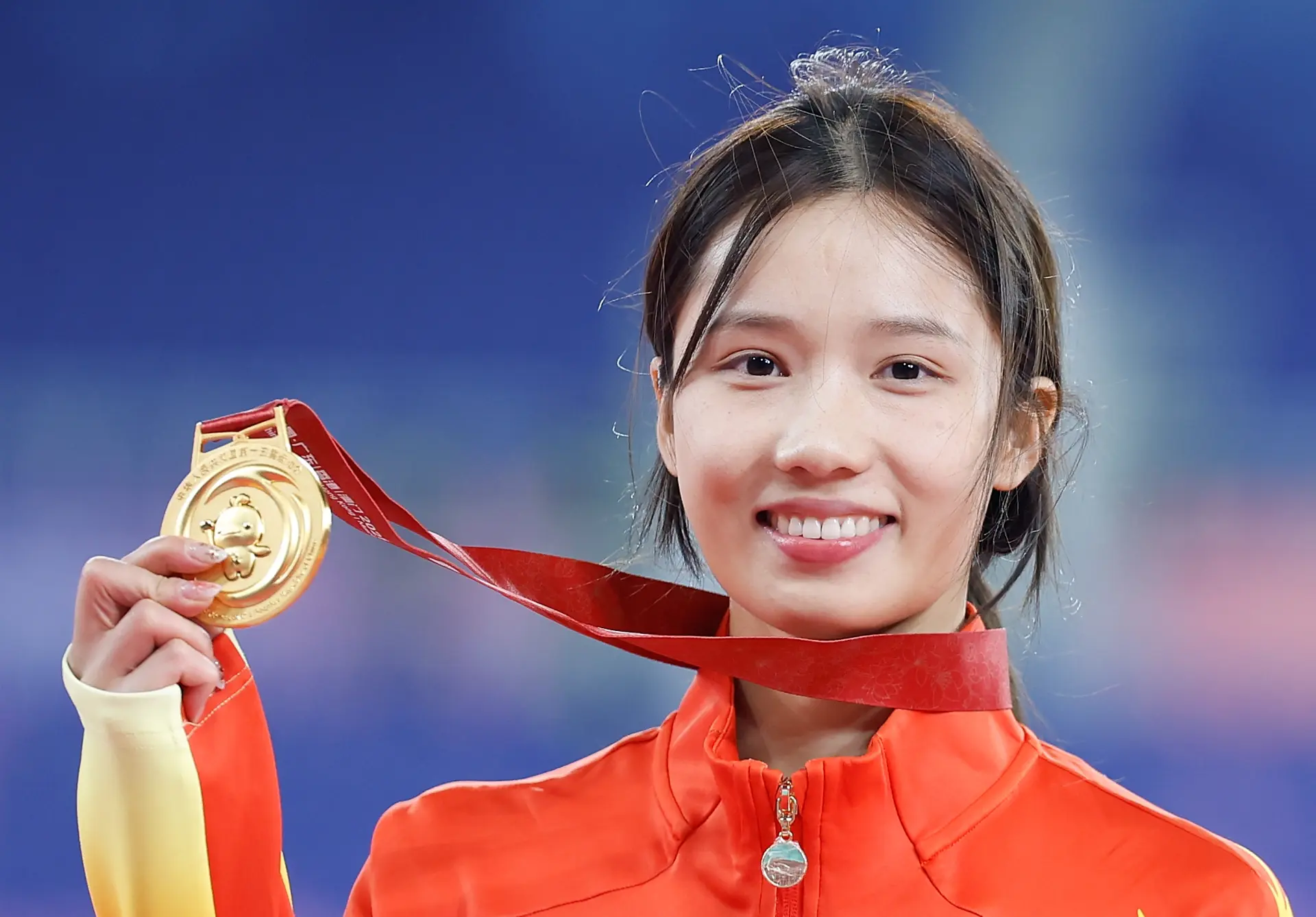 第十五屆全運會田徑女子跳高決賽圓滿落幕，湖北隊「00 後」選手、清華大學社科學院碩士生邵雨琪，以 1.9 米的成績奪得金牌。(圖：新華社)