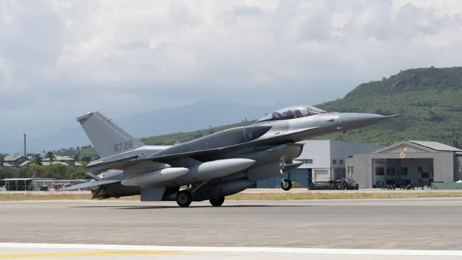 台空軍F-16 BLK 70戰機抵台東志航基地！首批2架單座型正式接裝的封面圖片
