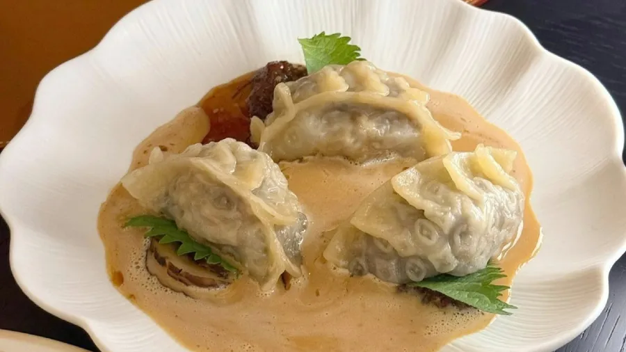 韓國LV餐廳竟將老花印上牛肉餃子！4.8萬韓元3顆仍一席難求？的封面圖片
