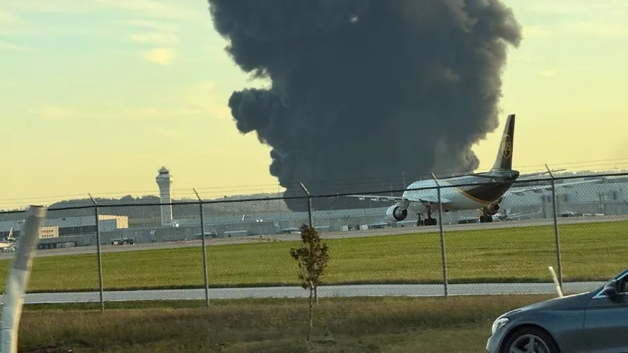 美國肯塔基州 UPS 貨機墜毀最新：4 死 11 傷，34 年機齡 MD-11 爆炸原因待查的封面圖片