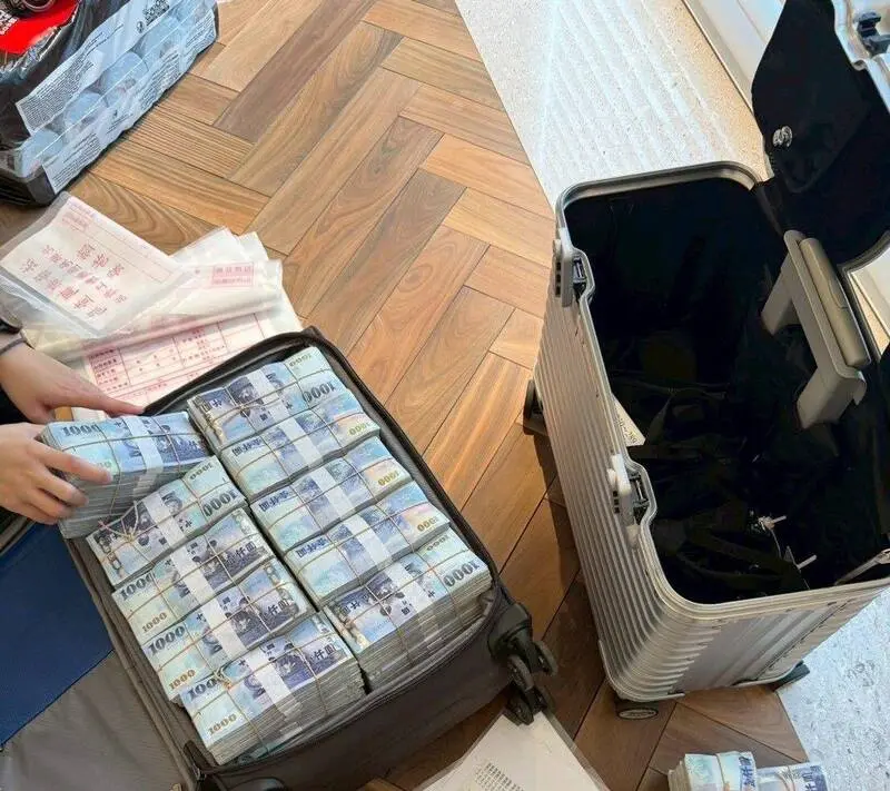 檢方查扣現金約9308 萬元新台幣。（台中地檢署）