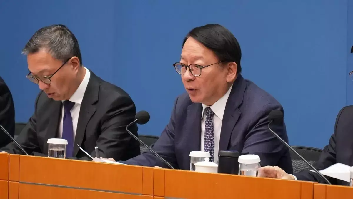 政務司司長陳國基會帶領督導委員會，統籌落實委員會提出的 120 項建議，當中包括搭建中央數據系統，引入 AI 技術歸納市民維修工程相關投訴，方便執法部門識別懷疑圍標個案。(圖：網絡截圖)