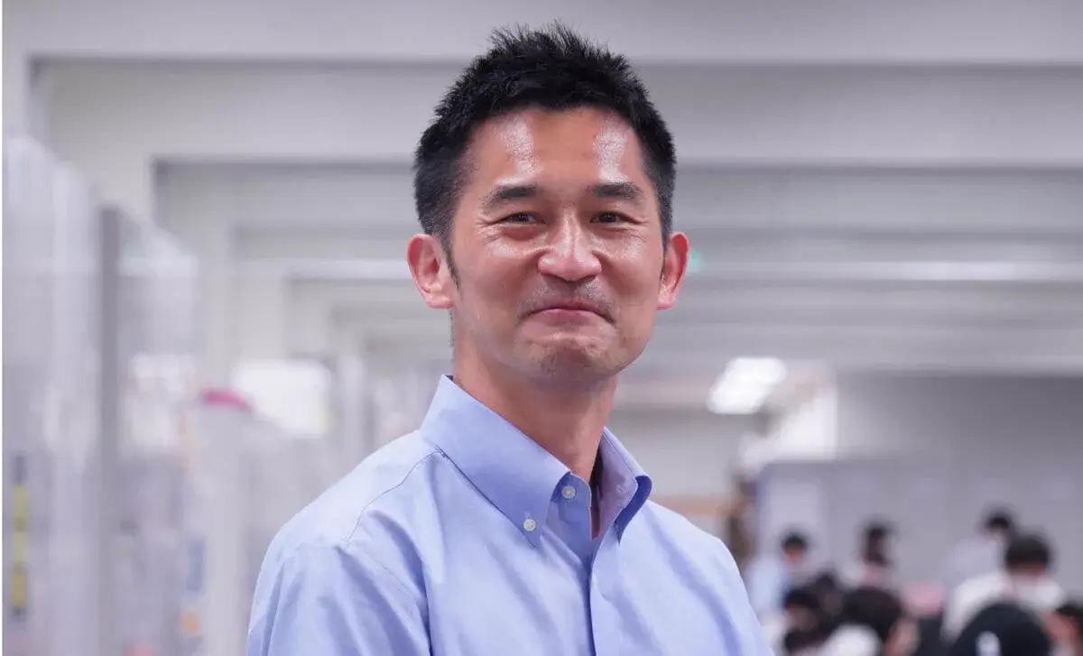 日本埼玉縣40歲的渡邊雅德睡醒後記憶突發斷層，確診年輕型失智癥，歷經辭職、低潮後投入倡議活動，順利重返職場，呼籲社會看見障礙者的個別差異。（來源：dot_asahi_pub@X）