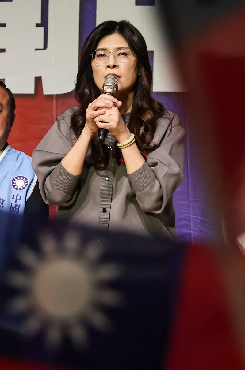 鄭麗文打破國民黨「醬缸文化」當選主席，讓人們看到「沉睡百年」的國民黨有人睡醒了。（中央社）