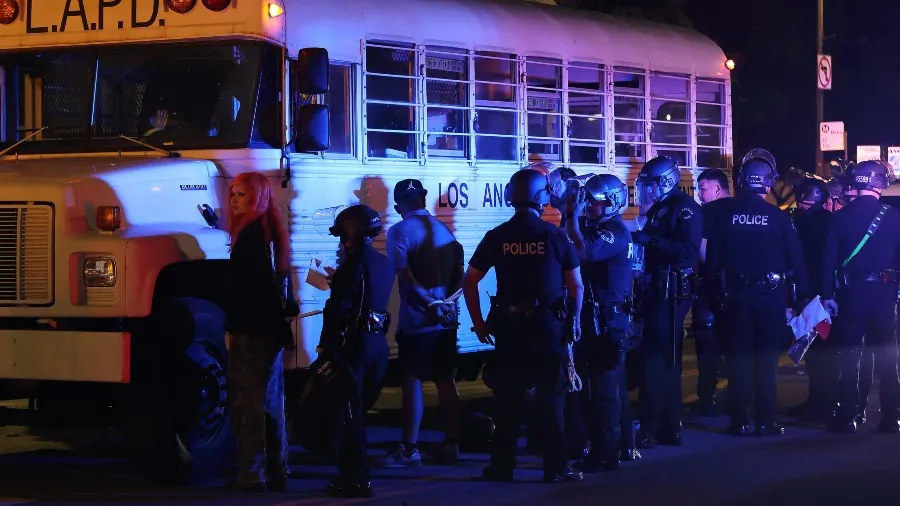 洛杉磯騷亂|一夜拉225人 抗議活動蔓延多個城市的封面圖片