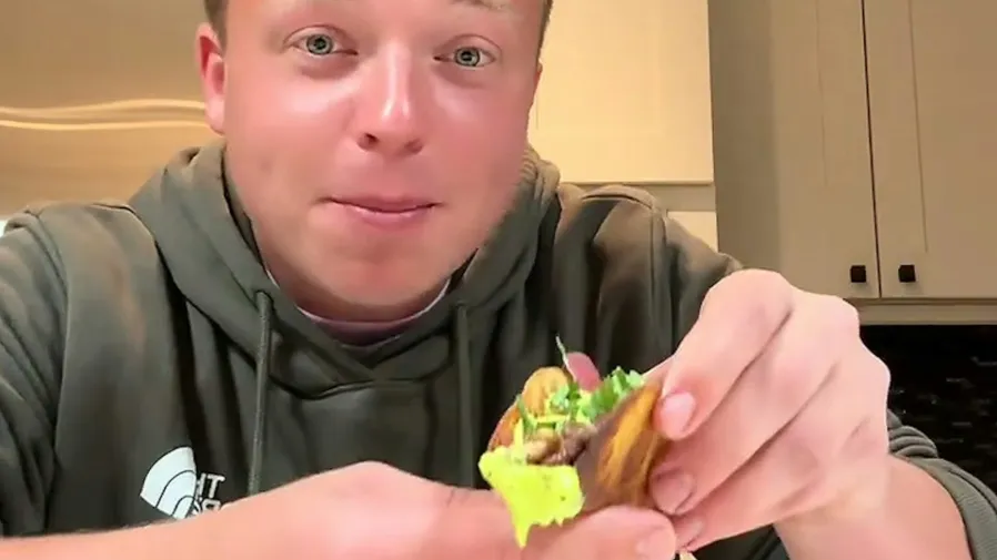 美國綠鬣蜥凍僵堆成山，網紅直接撿來做Taco還勸大家試試？！的封面圖片