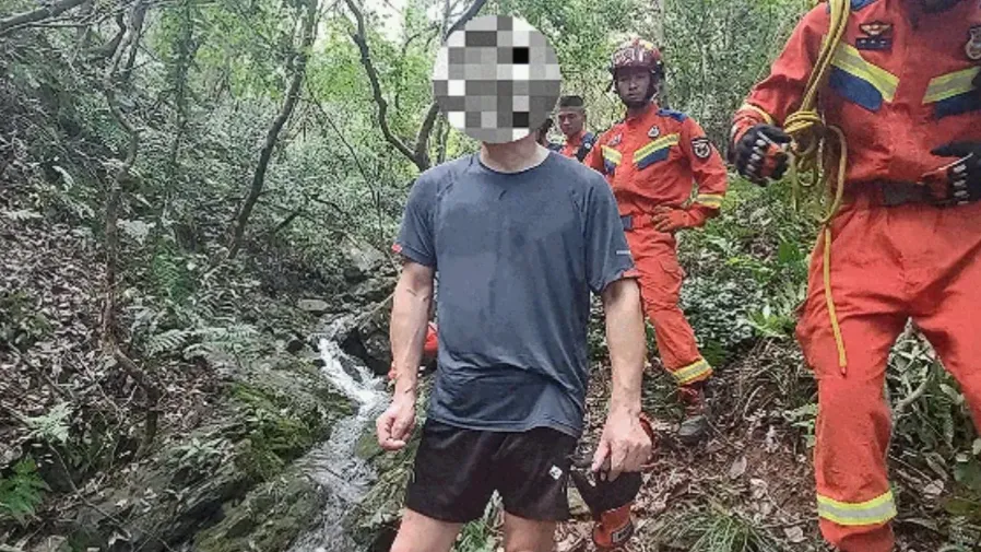 中國男子登山問AI反迷路受困！機器人事後神回覆笑翻網友的封面圖片