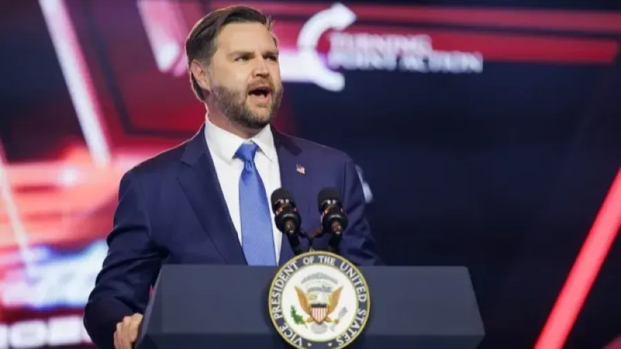 美軍拘捕馬杜洛夫婦 萬斯聲明曝石油利益為軍事行動關鍵的封面圖片