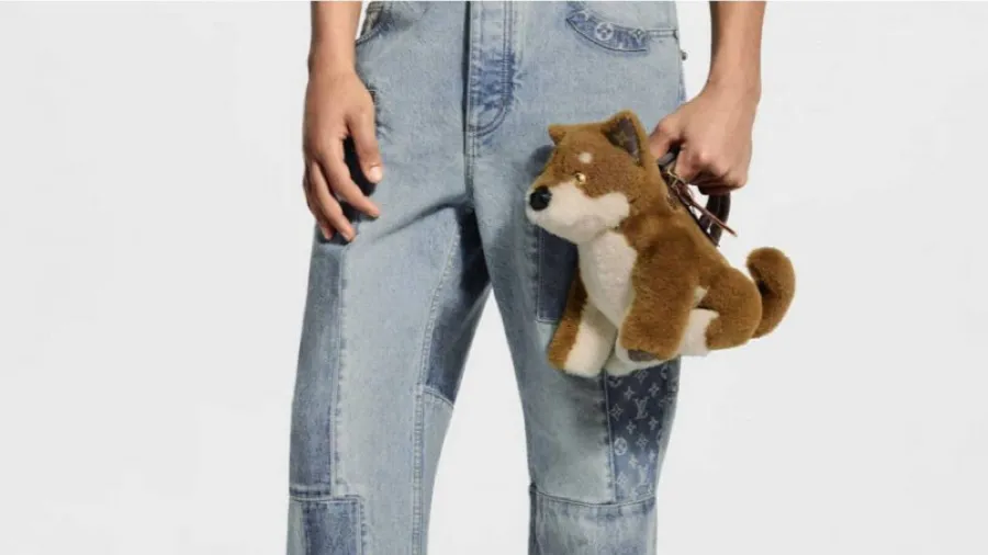 1220萬韓元買隻「絨毛柴犬」？LV Shiba Bag開賣，實用性遭狂噴的封面圖片