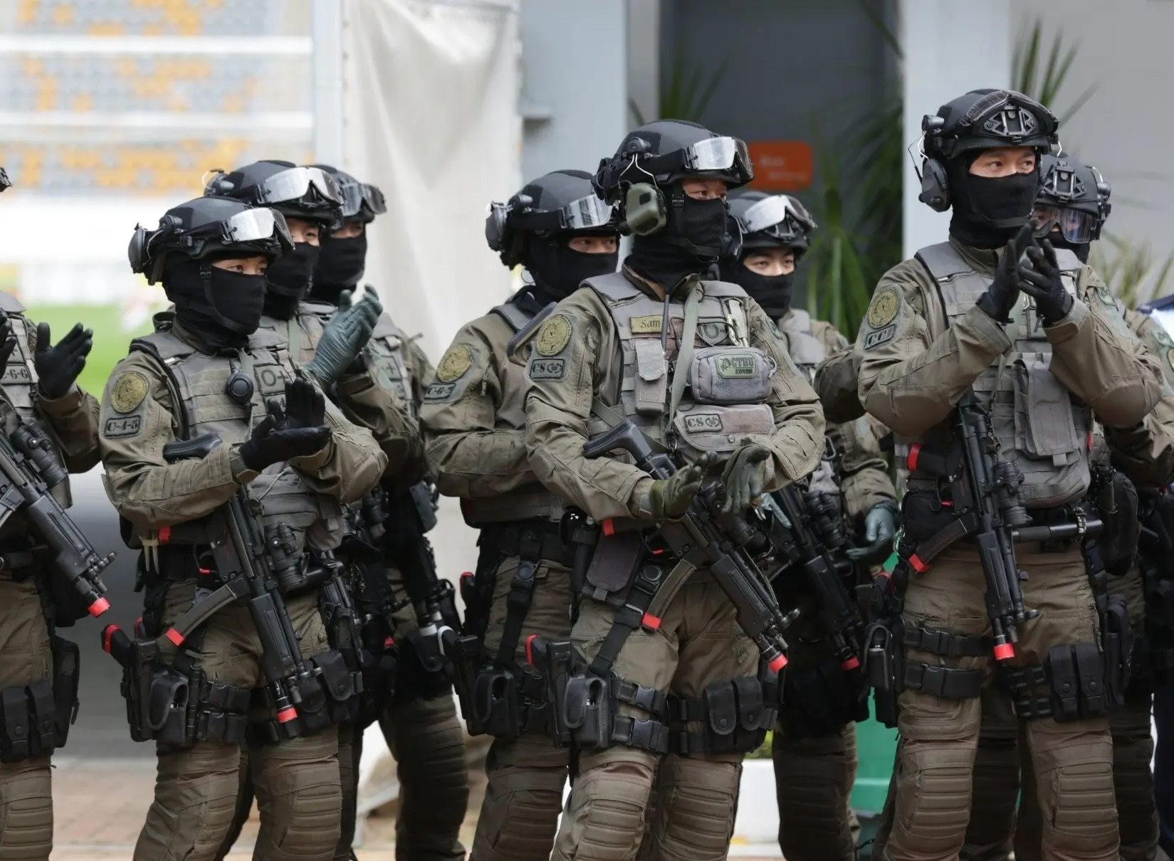 眾所周知，俗稱「飛虎隊」的特別任務連，是香港警隊四支特種部隊之一，主要負責執行反恐、拯救人質等高危任務，需在海、陸、空多場景執勤，對隊員綜合素質要求極為嚴格。(圖：網絡截圖)