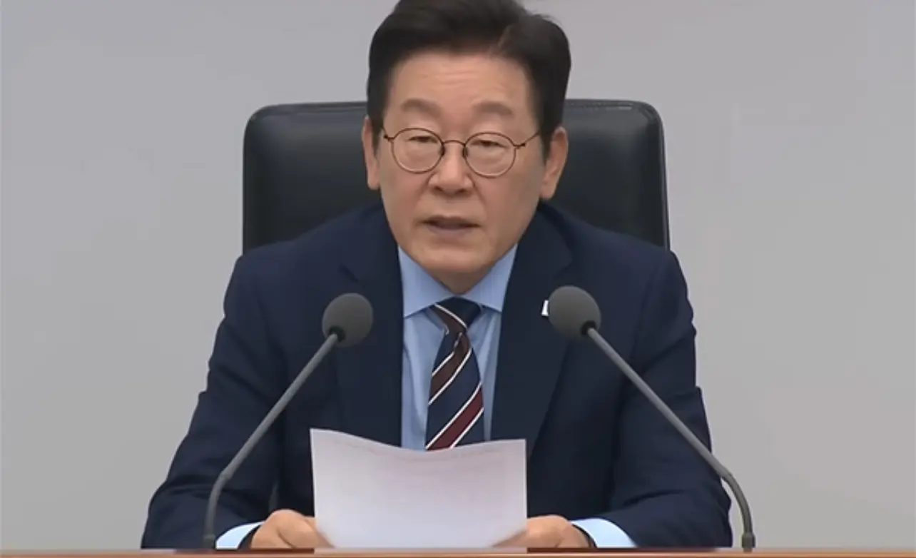 10月2日，在首爾龍山總統府，李在明主持首席輔佐官會議 視頻截圖