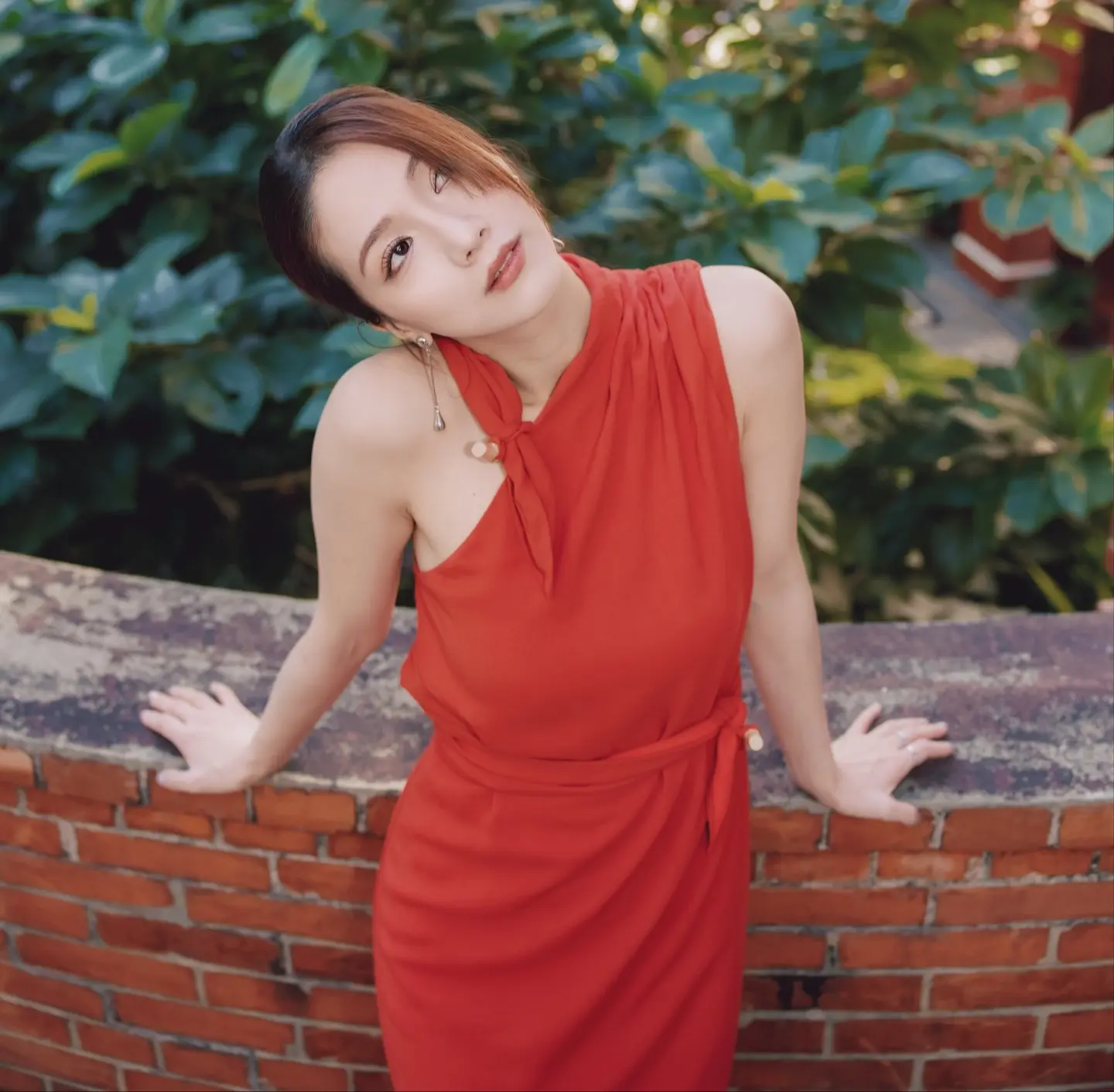 值得一提的是，陳曉華在澄清緋聞之餘，還不忘借力打力為《金式森林》拉票，呼籲喜愛該劇的觀眾：「大家如果唔捨得方仰天同林澄，可以上網投票！」間接呼應劇中兩人角色的人氣。(圖：Hera Chan 陳曉華@FB)