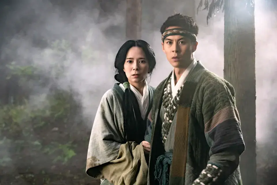 MV 中，隨著古天樂與林峯的歌聲推進，多位重要角色相繼亮相。除項少龍（古天樂 飾）、秦王趙盤（林峯 飾）、烏廷芳（宣萱 飾）、琴清（郭羨妮 飾）、善柔（滕麗名 飾）等劇集原班人馬，以及預告中率先登場的項寶兒（朱鑑然 飾）。(圖：視頻截圖)