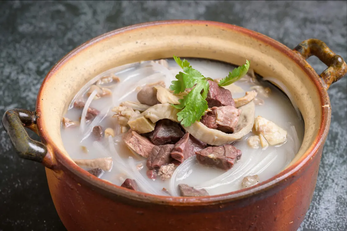 中國的北方人偏愛溫補，濃香的羊肉湯、鮮嫩的迎霜兔肉常現餐桌。（示意圖來源：網絡）