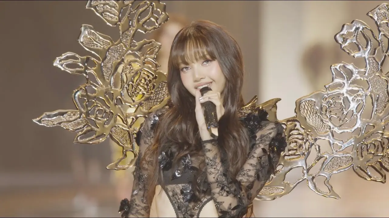 身為全球頂流韓團BLACKPINK唯一泰籍成員的Lisa（全名Lalisa Manobal），1997年出生於泰國武里南府，憑藉絕佳的舞蹈實力、獨特的說唱風格與亮眼舞台魅力圈粉無數。（來源：LLOUD Official@YouTube）