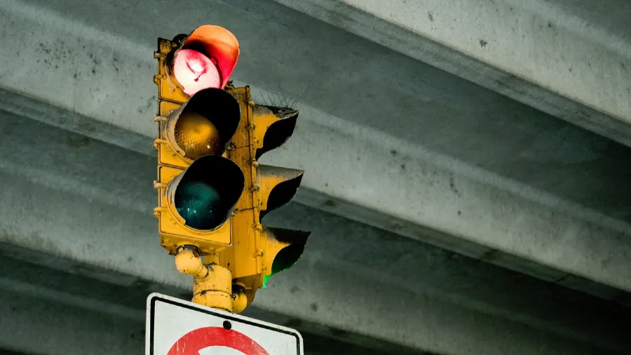 這座首都竟把紅綠燈拆了？全球獨一份的交通神操作！的封面圖片