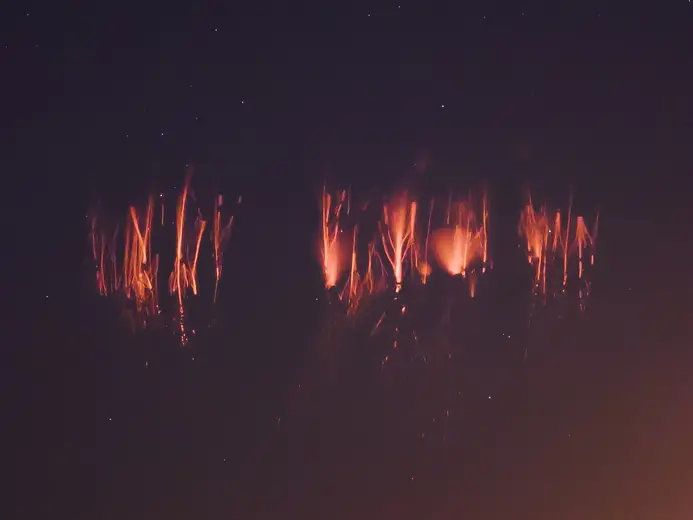 傳說中極為罕見的「高空紅影」（Red Sprite）雷電現象。（示意圖來源：網絡）