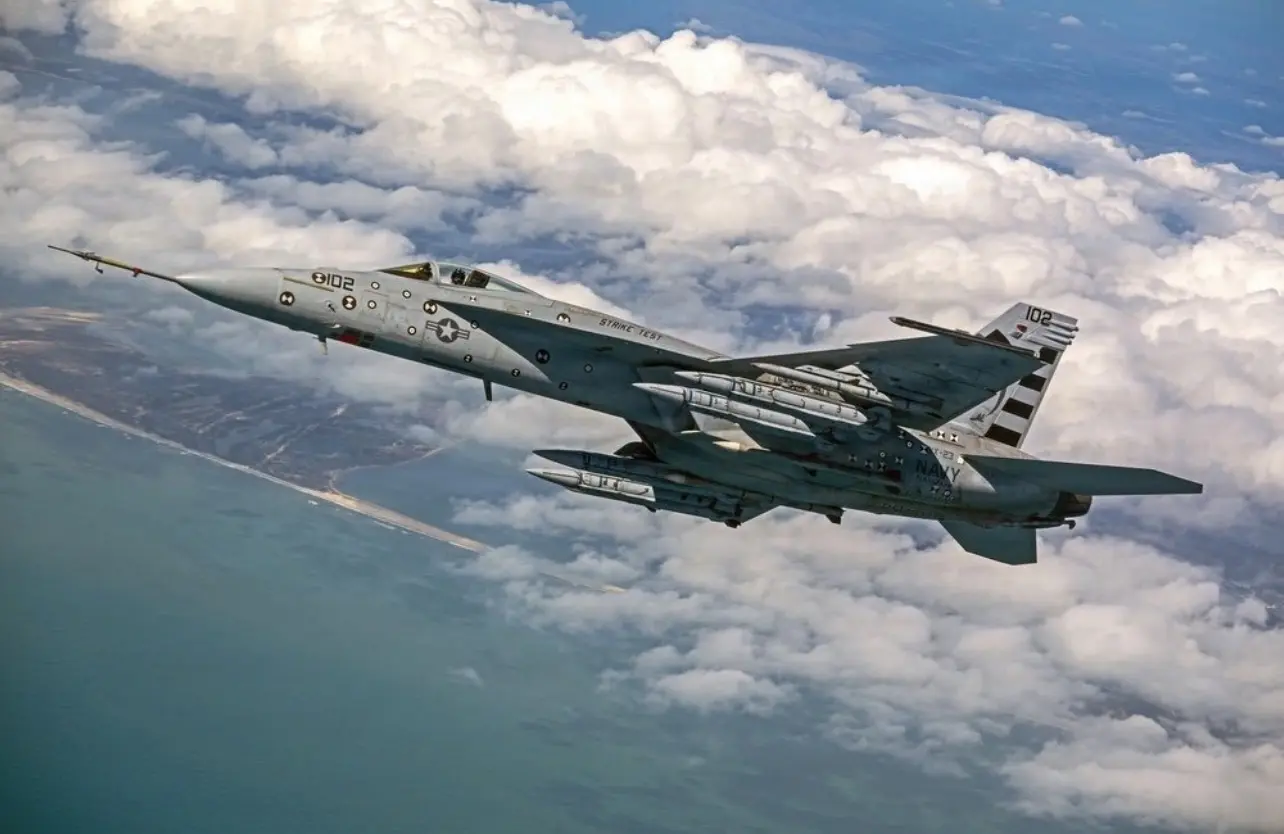 F/A-18攜帶AIM-424測試 （美國海軍)