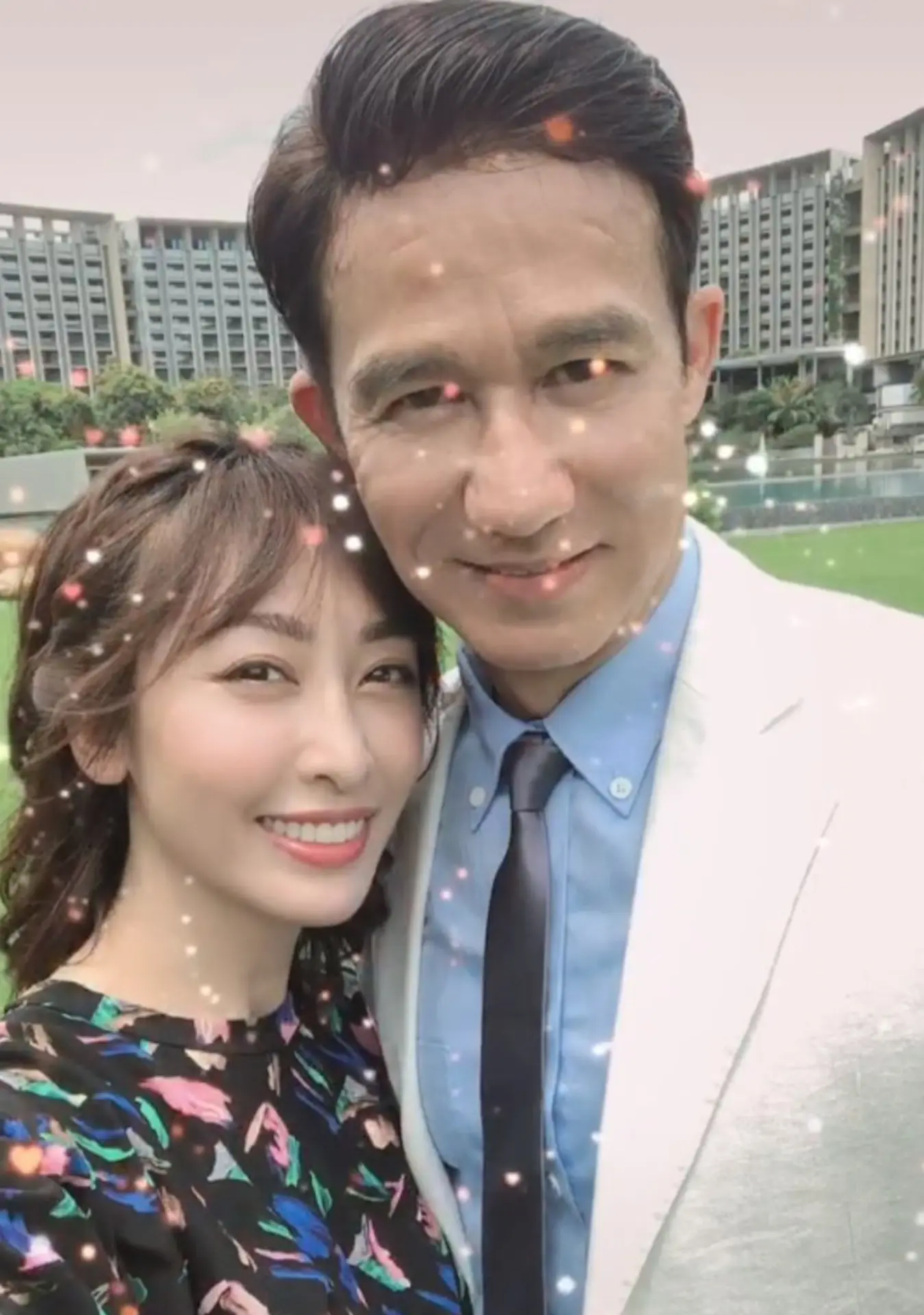 2010 年，李子雄與比自己小 20 歲、有「回族第一美女」之稱的內地女星法提麥．雅琦（王雅琦）結婚，並在 2018 年老來得子。(圖：李子雄@抖音)