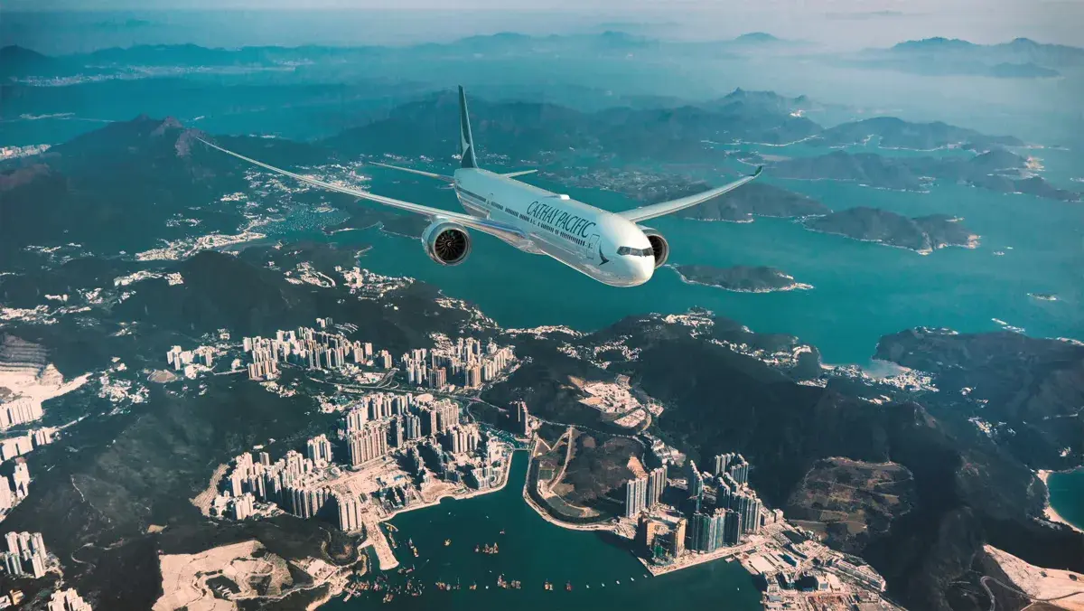 國泰航空以其龐大的航網與優質服務，正擔當著將藍圖化為現實的「空中橋樑」角色。 (圖：國泰航空)