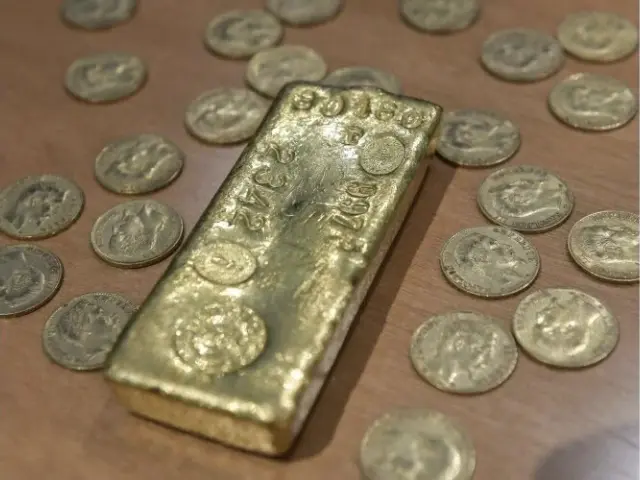法國一男子今年5月在自家花園挖泳池時，意外發現市值70萬歐元的金幣與金條。經調查，黃金非文物且來源合法，政府裁定歸男子所有。（示意圖來源：網絡）