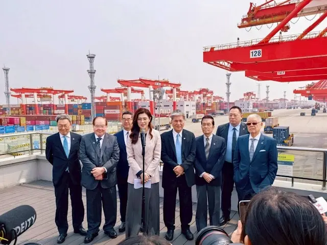 鄭麗文一行參訪上海洋山港。（鄭麗文facebook）