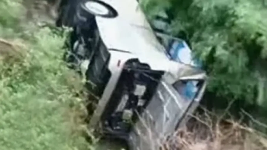 廣西環江15人皮卡車墜河事故 已搜救6人1人遇難的封面圖片