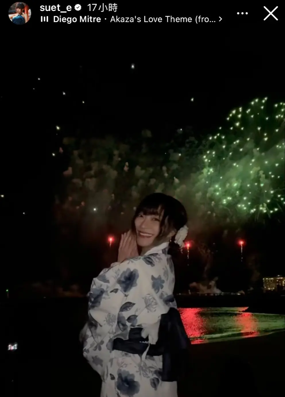 事後該網民翻查社交平台動態，比對服裝及場景後確認，這名女子正是以食量驚人及性感路線走紅的香港KOL雪兒。當時雪兒正於日本旅行慶祝生日，其Instagram帳戶亦有發布在熱海穿同款浴衣參加花火大會的內容，進一步印證身份。(圖：suet_e@IG)
