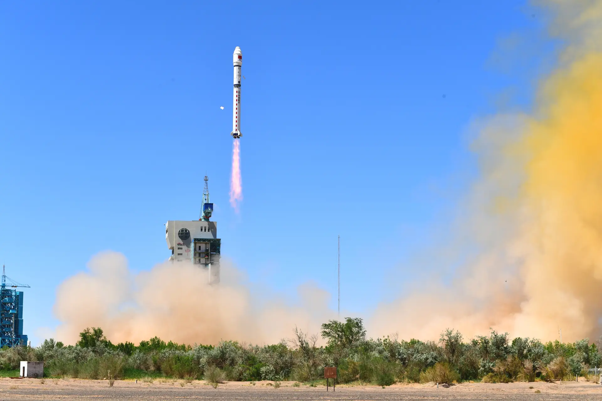 在航太領域，中國也完成月球背面登陸，成功探測火星，建成天宮太空站，並在極音速武器上取得突破。 (圖：新華社)