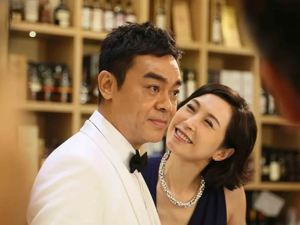 結婚 27 年，他們經常被目擊出雙入對，此次泰國之行亦是二人享受二人世界的證明。網友們紛紛留言羨慕：「這才是真實的夫妻生活，平平淡淡才是真」。(圖：網絡翻攝)