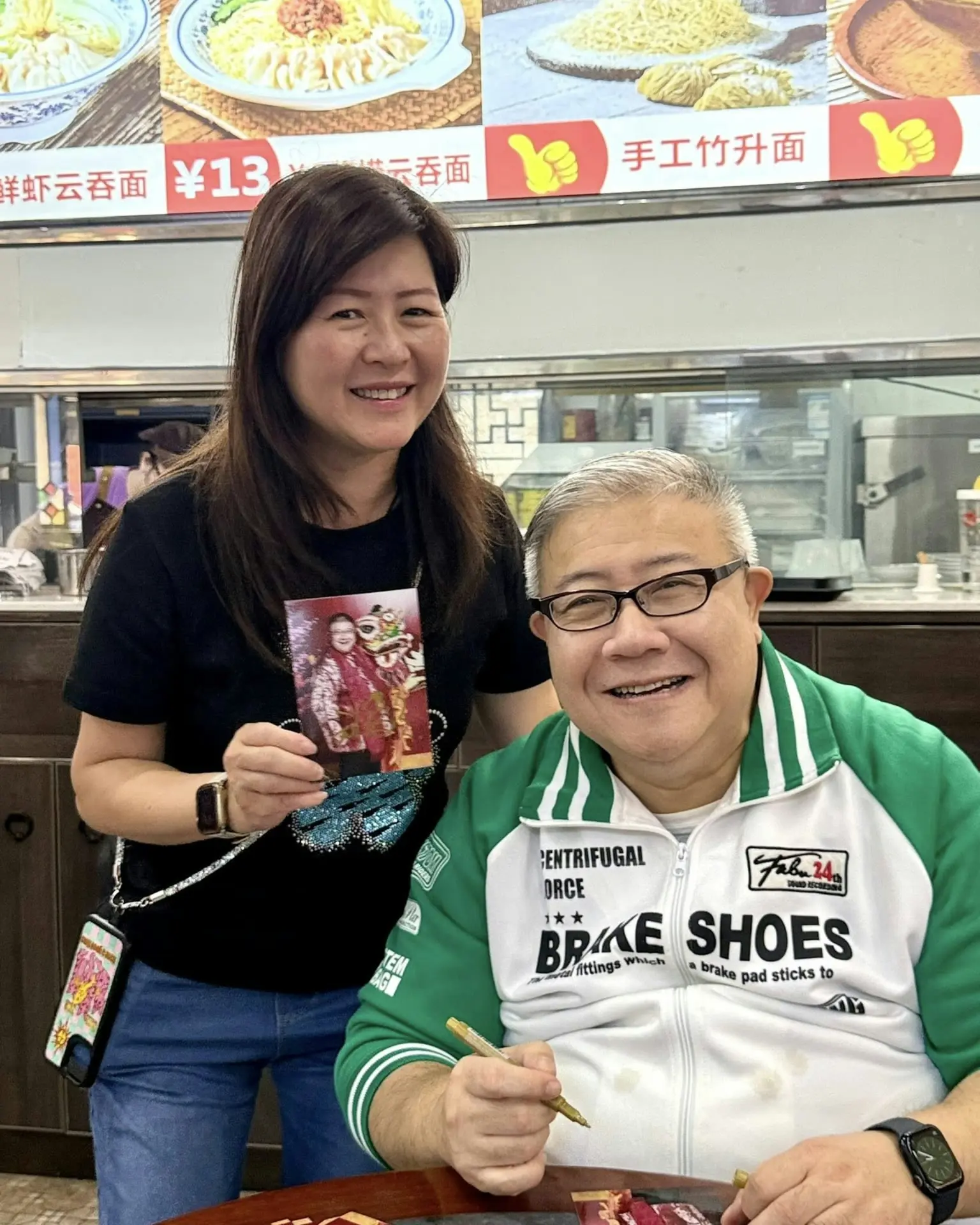 劉錫賢經朋友介紹認識了圈外女友Ievan，兩人相處分外投契，劉錫賢更是大讚女方十分體貼照顧他。去年，兩人正式拉埋天窗，步入婚姻殿堂，現任太太的陪伴與支持，成為他重新出發的強大動力。(圖：視頻截圖)