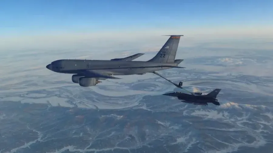 美軍 KC-135 加油機伊拉克墜毀 中央司令部：非敵火非誤擊的封面圖片