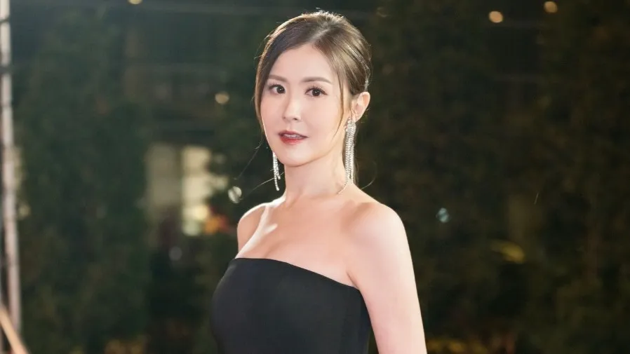 劉佩玥入行 12 年圓夢開音樂會 蔡潔舉應援扇撐場 《中年好聲音 4》貓女郎身份掀熱議的封面圖片