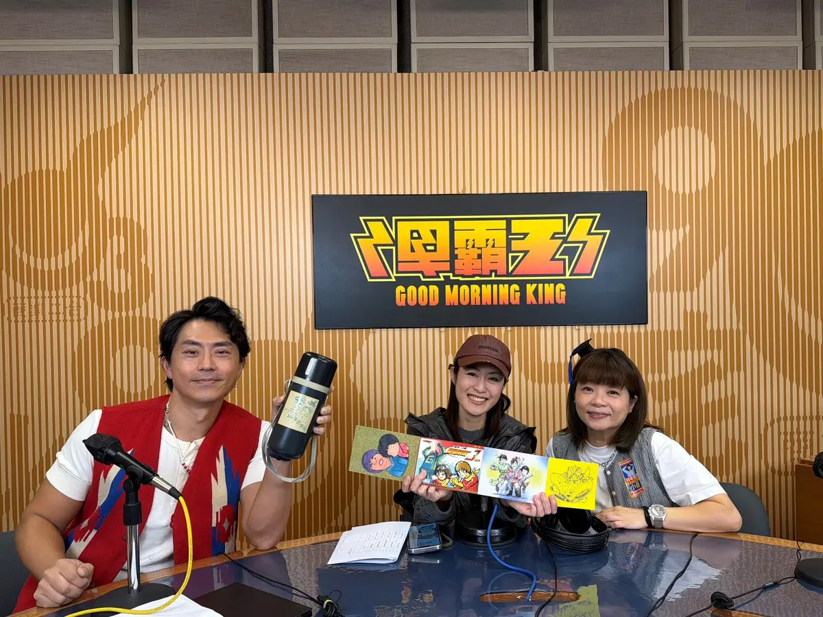 商台叱咤 903 陪伴聽眾 16 年的人氣節目《早霸王》迎來最後一集直播，主持阮小儀以這期節目為自己 31 年的商台生涯畫上句號，與多年拍檔森美正式拆夥，現場多個環節令在場者及網上觀眾眼濕濕。(圖：網絡翻攝)