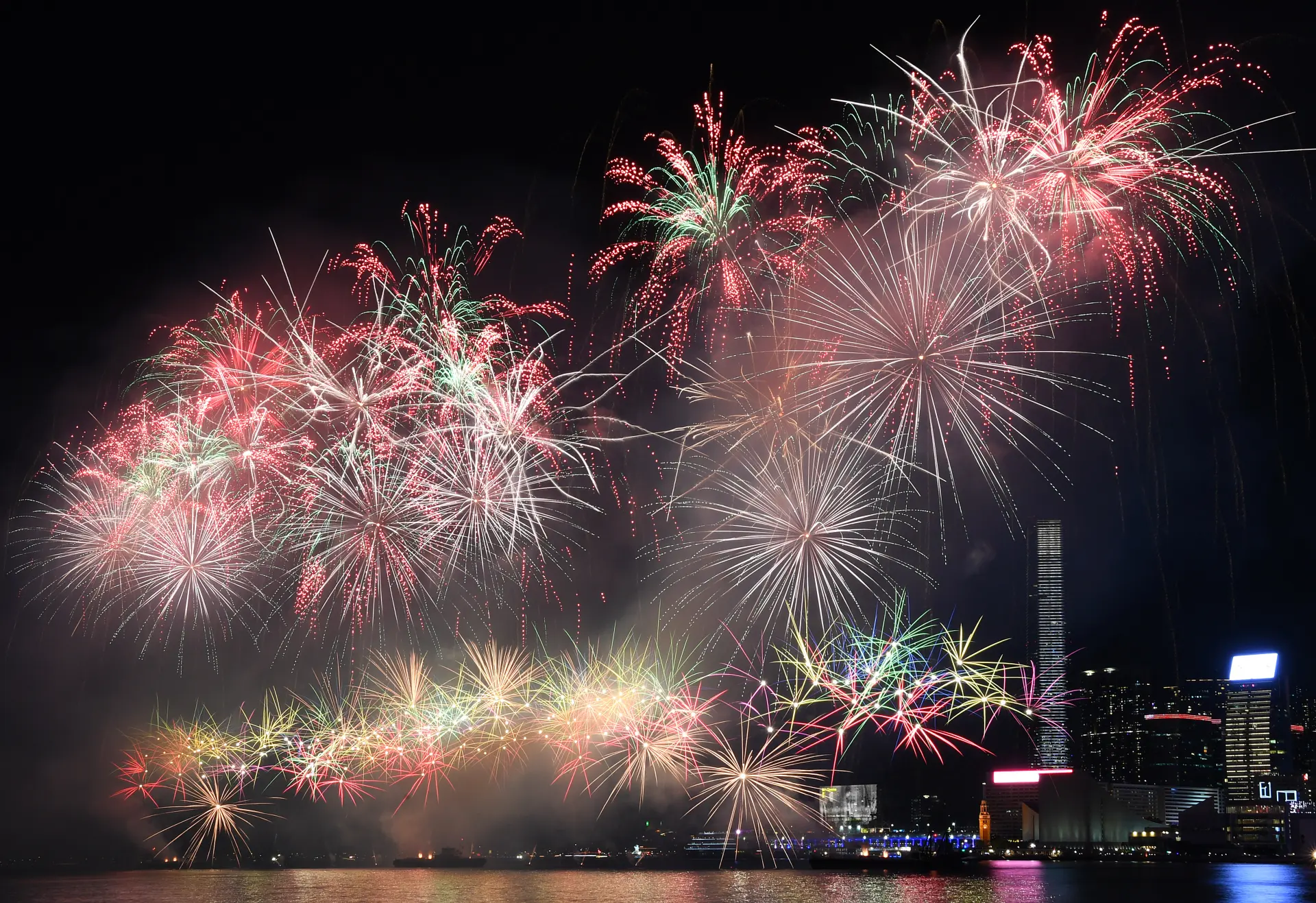 維港煙花。（新華社）