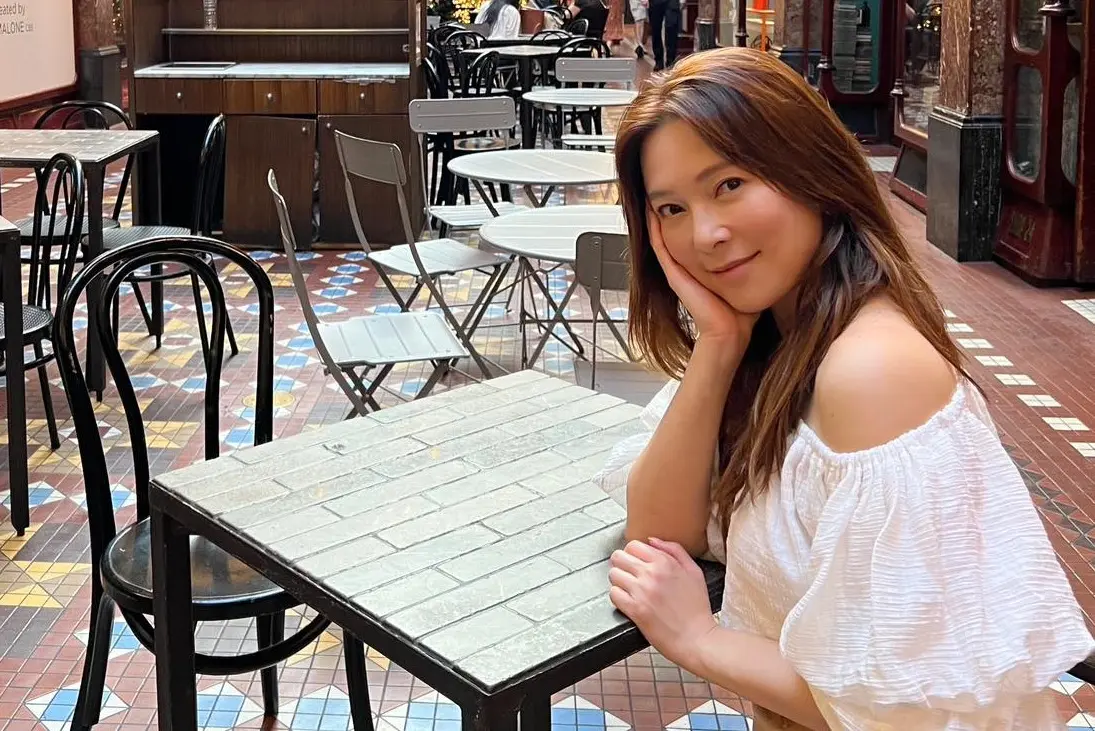 近日，45 歲的歐倩怡被周刊直擊與神秘男士甜蜜約會，她以 7 字回應默認戀情，而男方被封「翻版 Bobby（歐陽震華）」的外號更引發網民熱議。(圖：歐倩怡Cindy Au@FB)