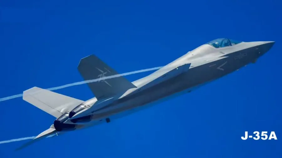 殲-35 戰機配「飛鯊」徽章現身彩排或已量產的封面圖片