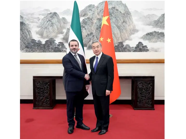 外交部長王毅在北京同來華訪問的敘利亞過渡政府外長希巴尼會談 (外交部網站)