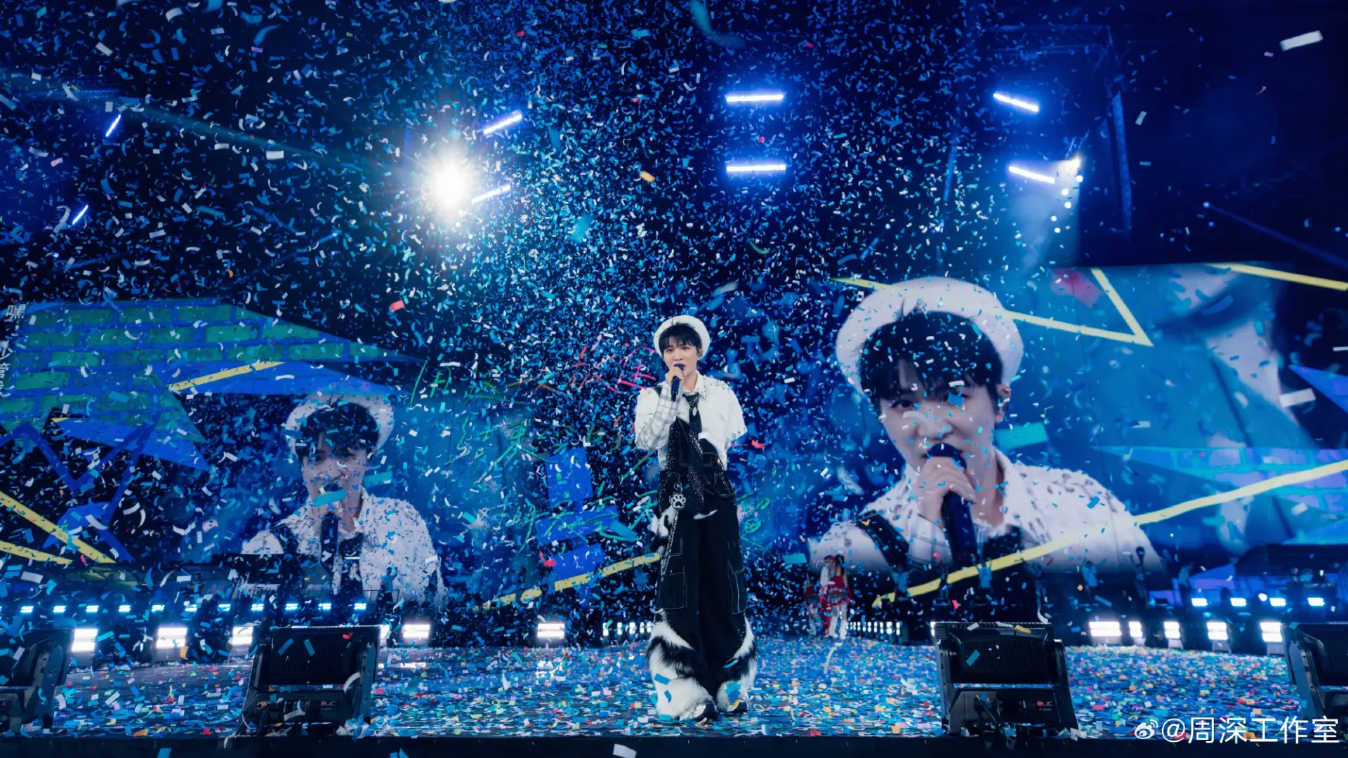 出道十年的周深，近年音樂事業屢創高峰。去年啟動的「9.29Hz 世界巡演」走過內地 13 個城市，2025 年更將足跡擴展至英國、美國、加拿大、澳洲及馬來西亞等地。(圖：周深工作室@微博)