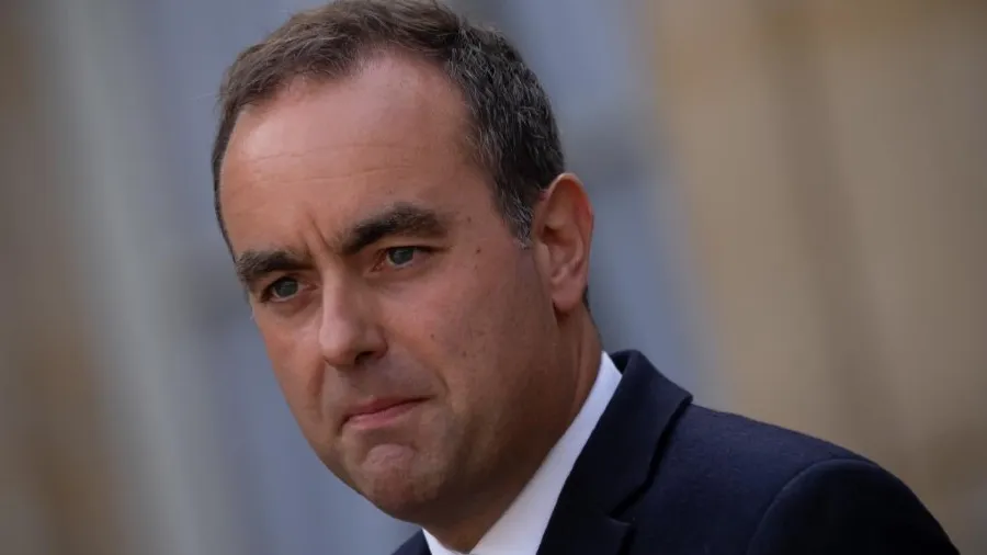 法國「短命總理」為何突然辭職?的封面圖片