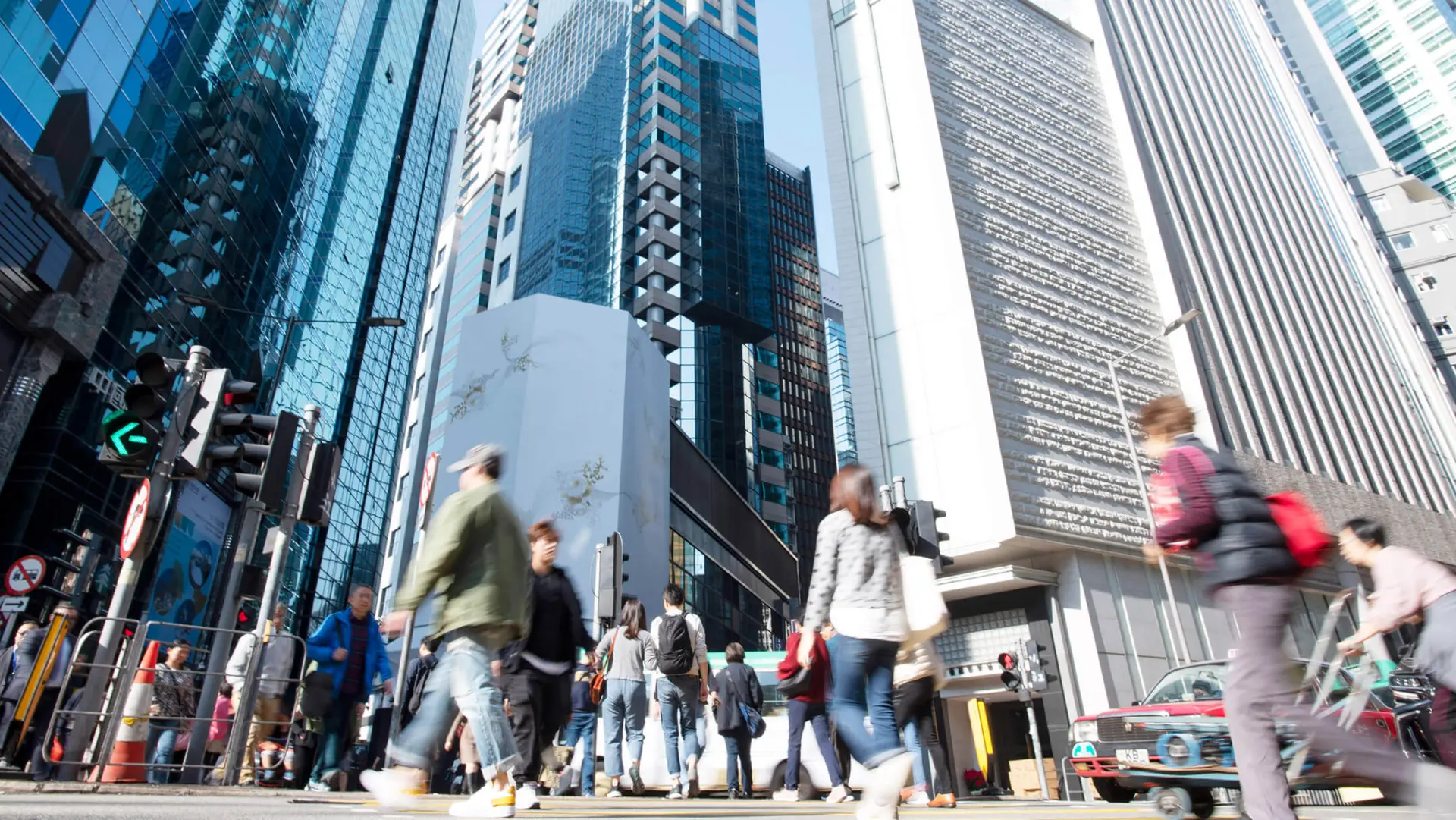 數據的新鮮度與一致性成疑，部分用於評估香港的數據竟源自2023年的調查，且同一數據被用於多年評比，而新加入的經濟體卻可能使用更新資料。這種「新舊不勻」的比較，難免導致評估結果與當前實際狀況脫節。(圖：GovHK)