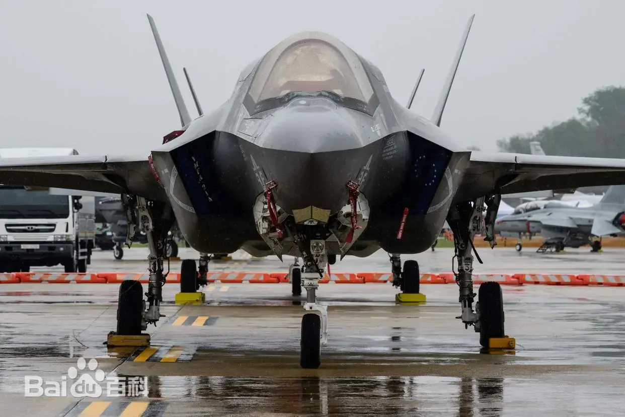 每架 F-35B 造價約 1.09 億美元。 (百度百科)