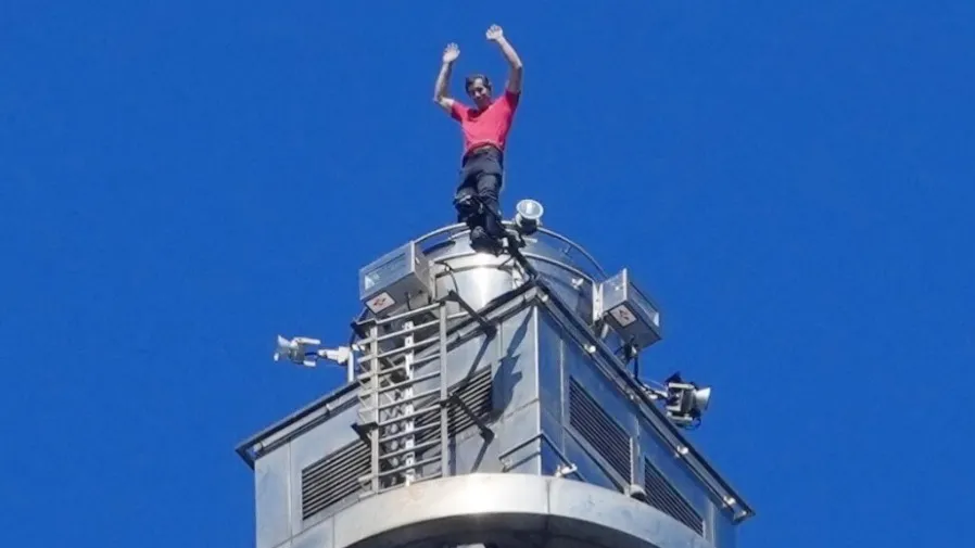 美國攀岩好手霍諾德徒手攀爬台北101 1小時31分登頂創紀錄的封面圖片