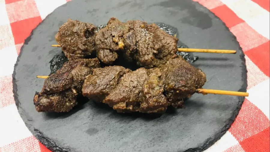 日本青森「熊串」爆紅到賣斷貨？兩天限定攤位還被瘋搶到預訂爆滿！？的封面圖片