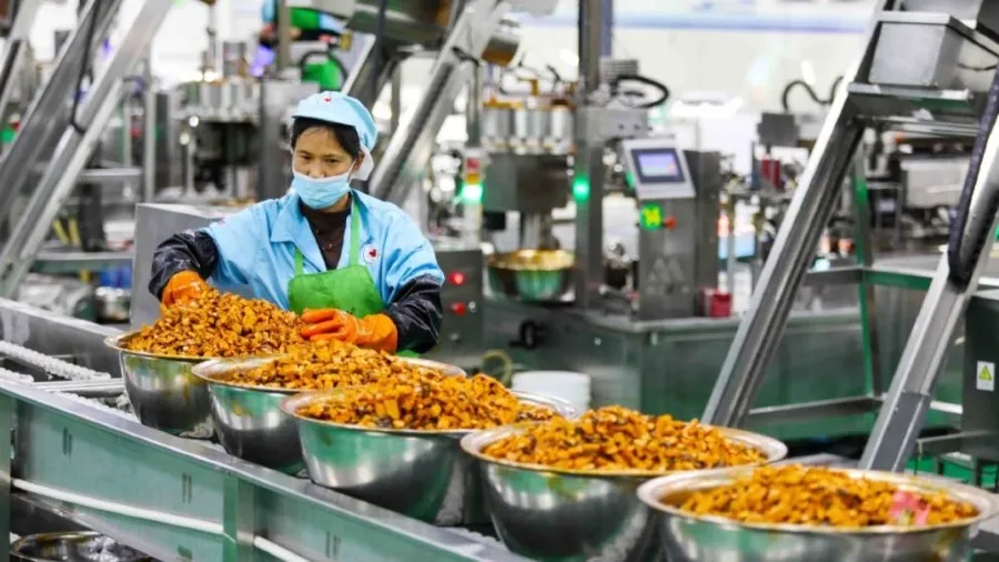 西貝關店102家 預製菜風波後營收腰斬 4千人面失業的封面圖片