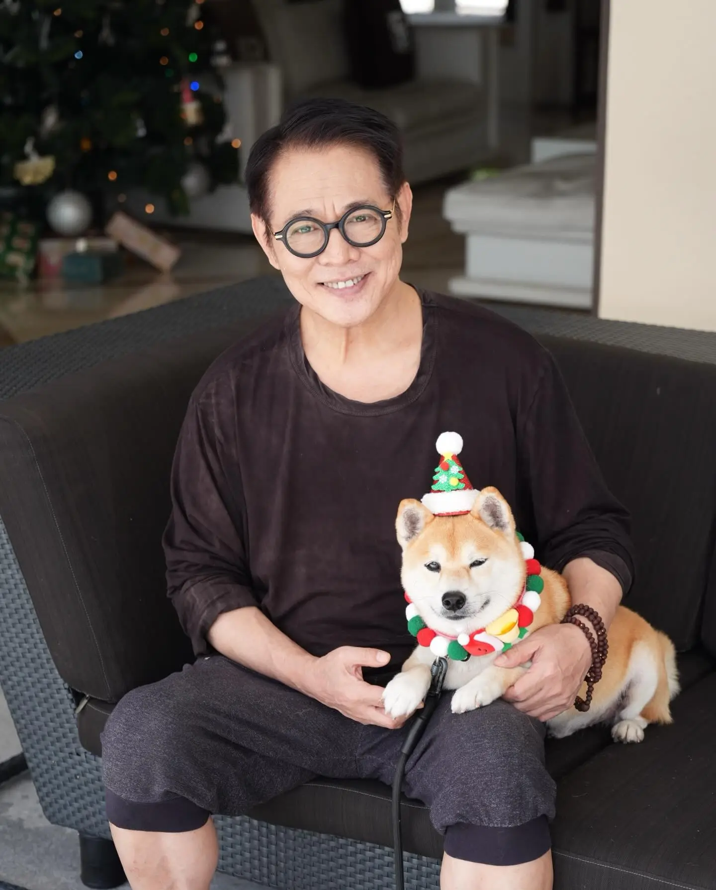 面對流傳甚廣的換心臟傳言，李連杰直言不諱地反問：「我心臟又沒病，幹嘛要換心臟？」語氣中滿是坦然與篤定。他坦言，自己並非熒幕上無所不能的英雄，只是普通人，年紀大了自然要面對生老病死，對此早已釋懷。(圖：李连杰 Jet Li@FB)