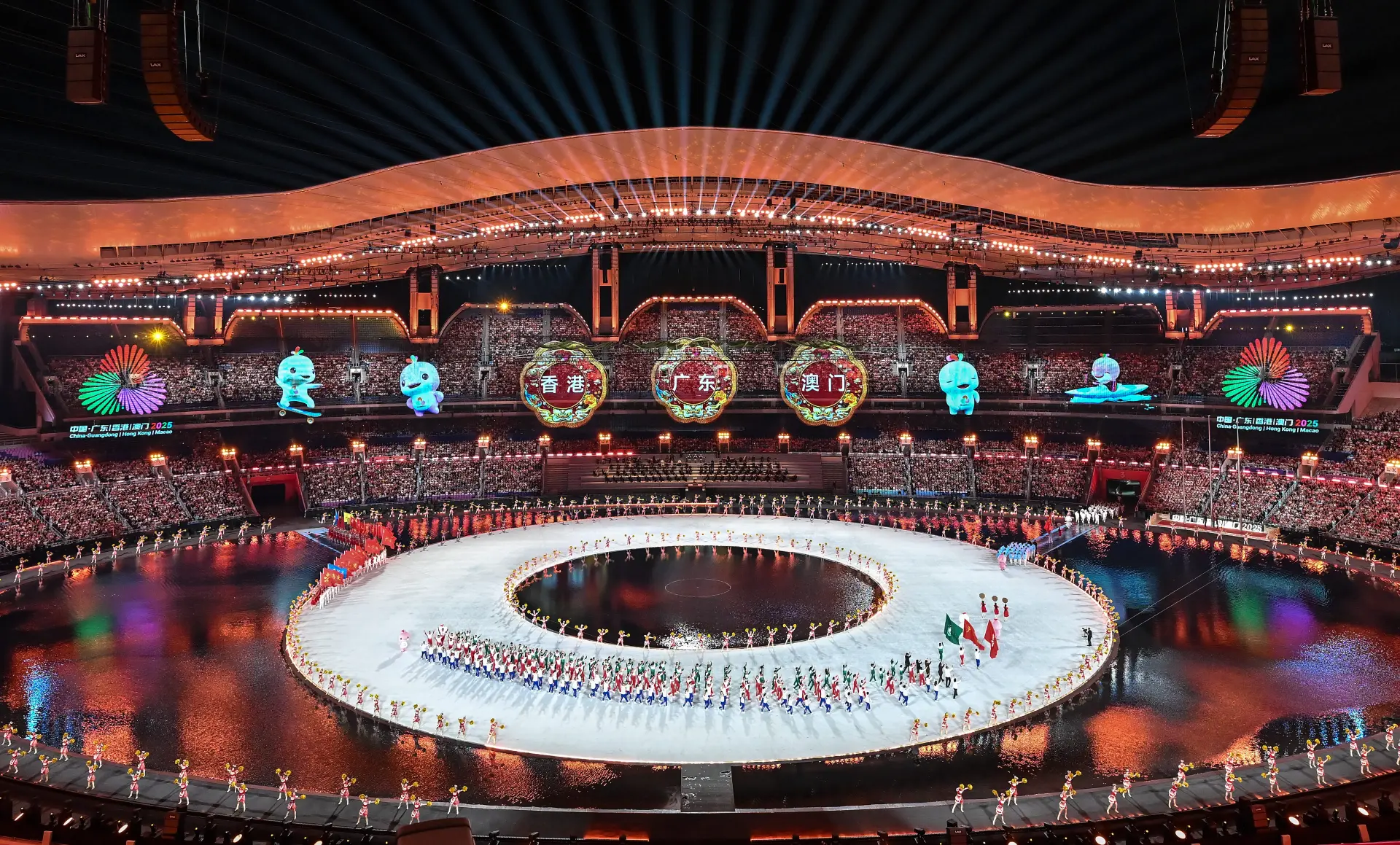這次由粵港澳三地首次聯合承辦的體育盛事，文體展演環節星光熠熠，眾多香港藝人傾力獻藝，成為娛樂版關注焦點。(圖：新華社)